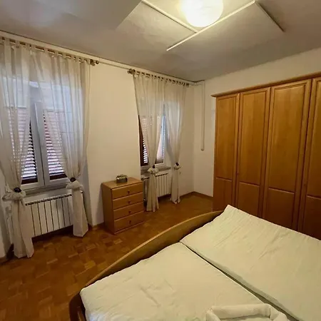 Hisa Pod Slavnikom * Podgorje (Koper)