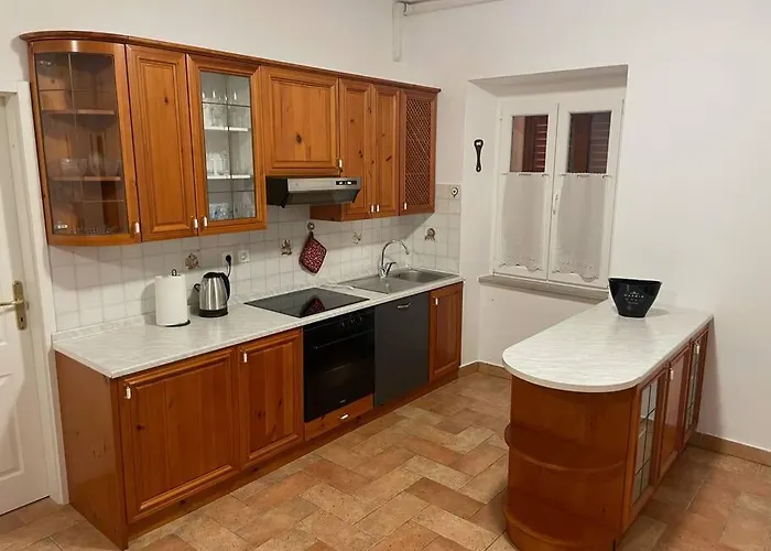 Hisa Pod Slavnikom *