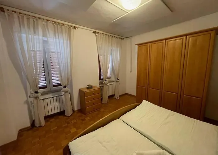 Hisa Pod Slavnikom * Podgorje (Koper)