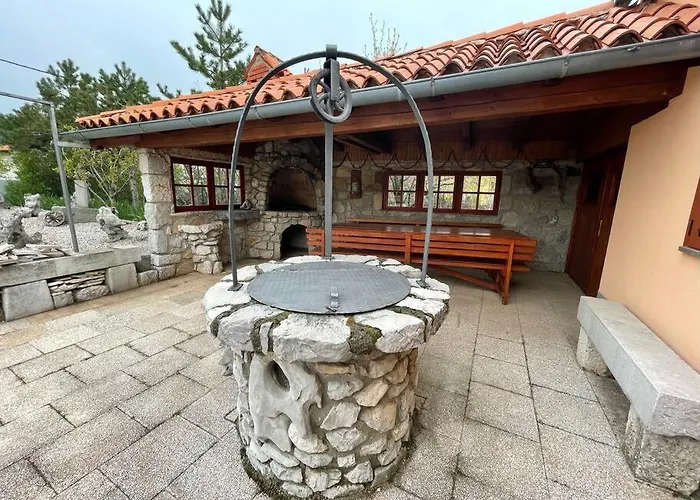 Hisa Pod Slavnikom *